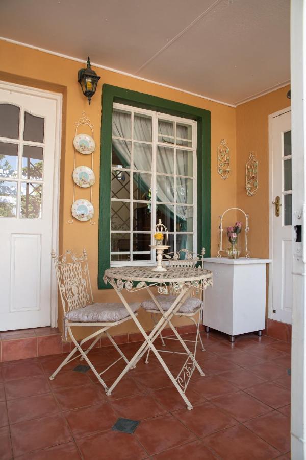Roses And Pebbles B & B Guest House Klerksdorp Exterior photo