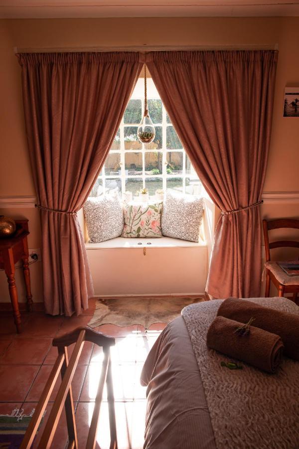 Roses And Pebbles B & B Guest House Klerksdorp Exterior photo