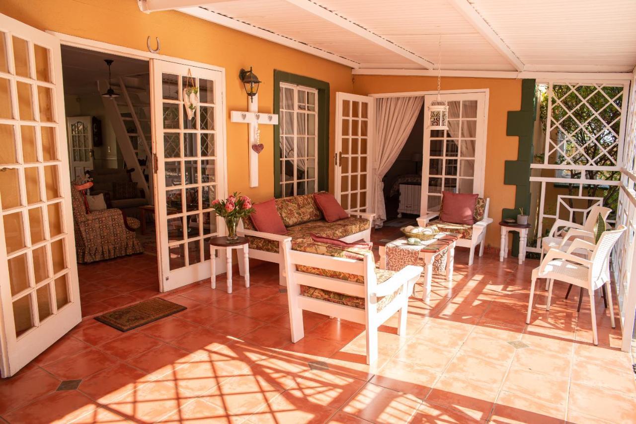 Roses And Pebbles B & B Guest House Klerksdorp Exterior photo