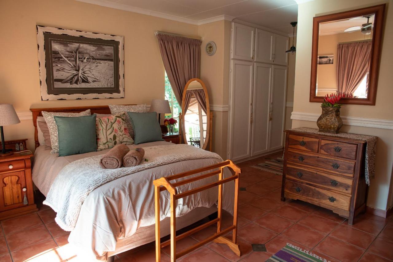 Roses And Pebbles B & B Guest House Klerksdorp Exterior photo