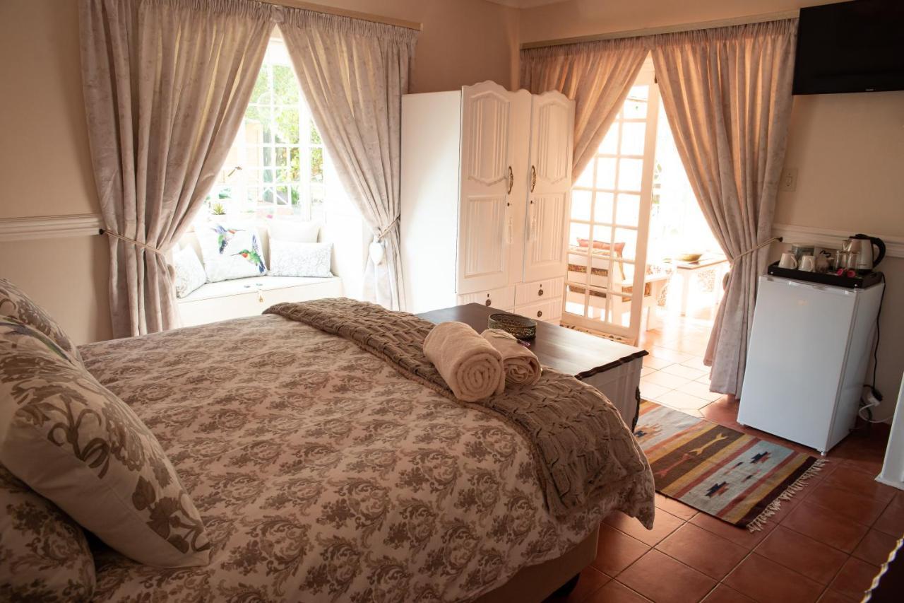 Roses And Pebbles B & B Guest House Klerksdorp Exterior photo