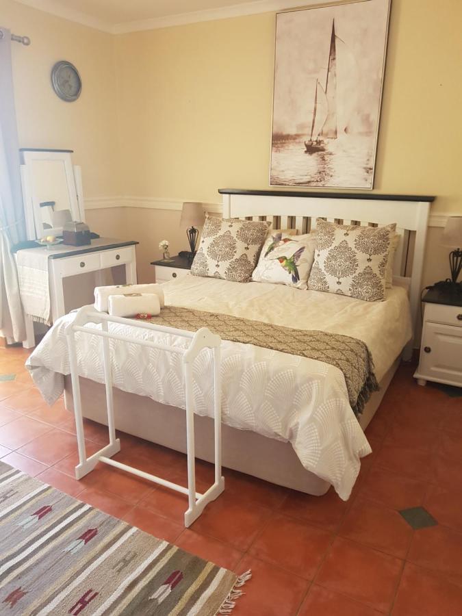 Roses And Pebbles B & B Guest House Klerksdorp Exterior photo