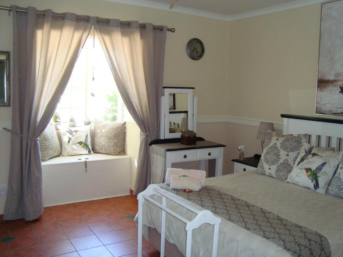 Roses And Pebbles B & B Guest House Klerksdorp Exterior photo